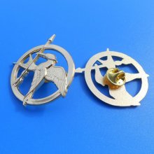Brass The Hunger Games Souvenir Lapel Pin, Movie Badges