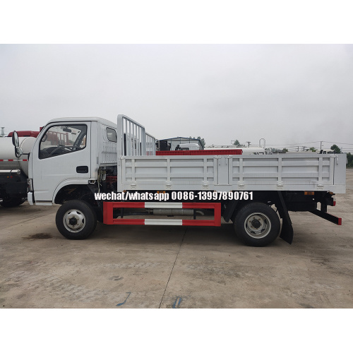 Dongfeng 4X4 รถบรรทุกขนส่งสินค้าแบบขับเคลื่อนล้อทั้งหมดพร้อมเครื่องกว้านลากจูง