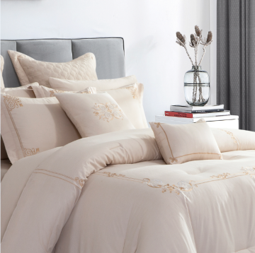 Luxury brand name embroidery bedding set comforter