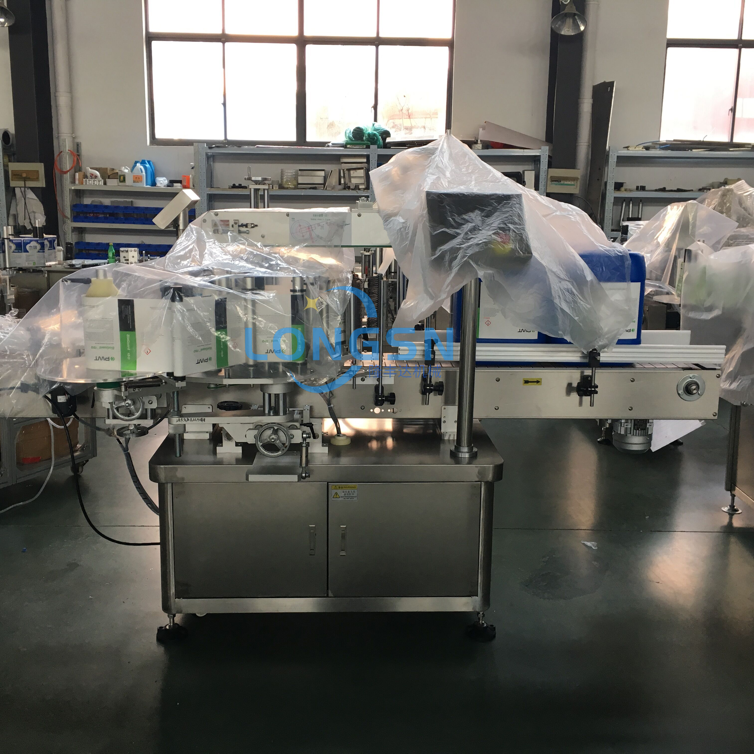 Cheap price automatic beverage juice water pet bottle labeling machine