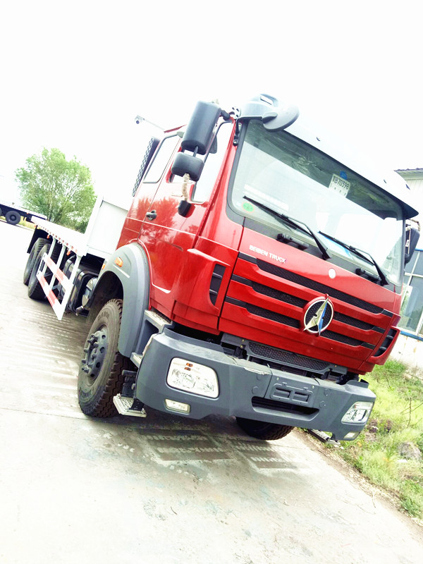 camion à plateau flatbed truck