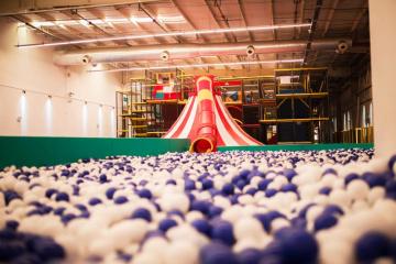 Indoor Children Volcano shape climbing wall