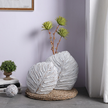 Top Selling Modern Resin Craft Ornaments: Unique Vintage Home Decor Pieces for Hotels