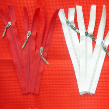 wholesale Chain Zippers and Sliders plastic zip fastener