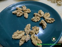 The Lowest Price Walnut Kernels Light Quarters