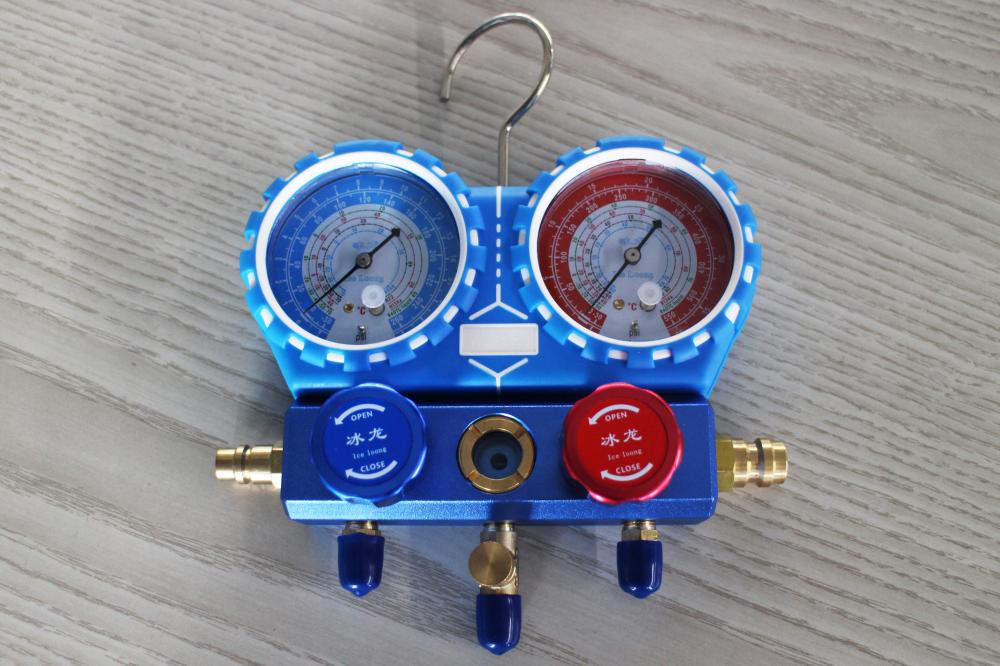 Refrigerant charging manifold gauge