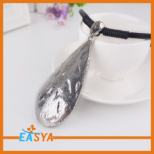 Alloy Chunky Statement Necklace Leaf Shape Pendant Necklace