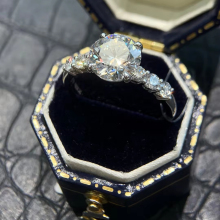 18K Gold Oval Diamond Engagement Ring for Women | VVS1 Clarity