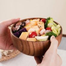 Natural Wood-Hued Tableware with Distinctive Grain Patterns