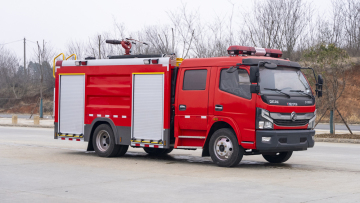 High Quality Dongfeng 5cbm Foam Fire Fight Truck