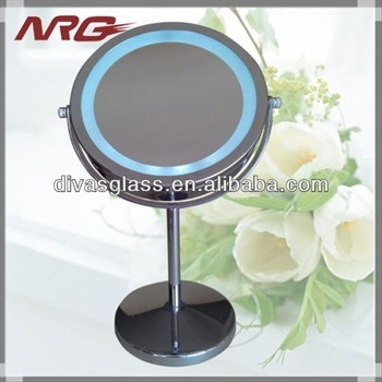 Lighted desktop makeup mirror