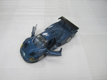 Diecast sports car model maker