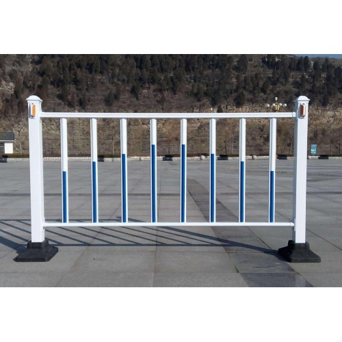 High quality fittings galvanized steel guardrail / pedestrian barrier