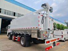 Durable Feed Truck for Efficient Livestock Transportation