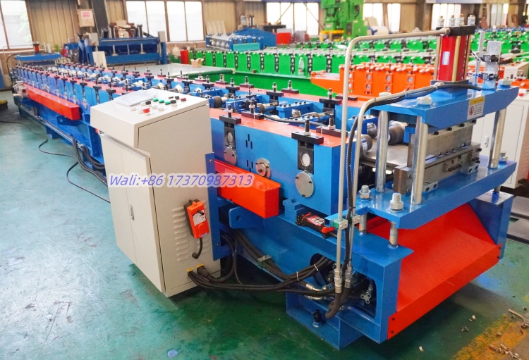 The automatic type-changing buckle wall panel machine