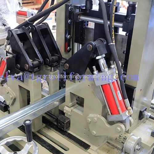 C / Z Purlin μηχάνημα C / z Purlin Roll Forming Machine