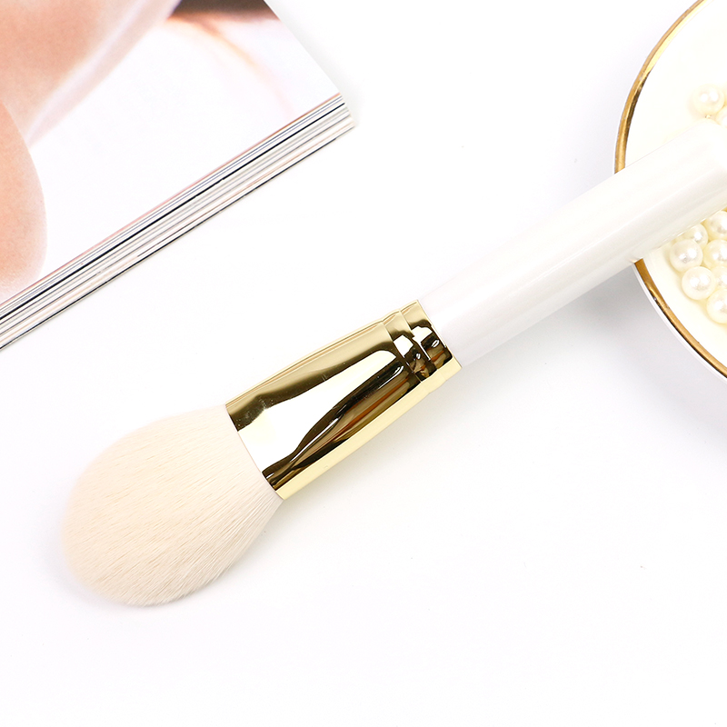 makeup brush for highlighter