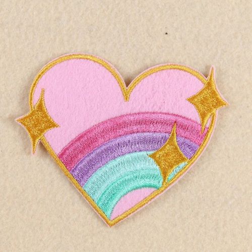 Patch a forma di cuore arcobaleno ferro su toppe ricamate