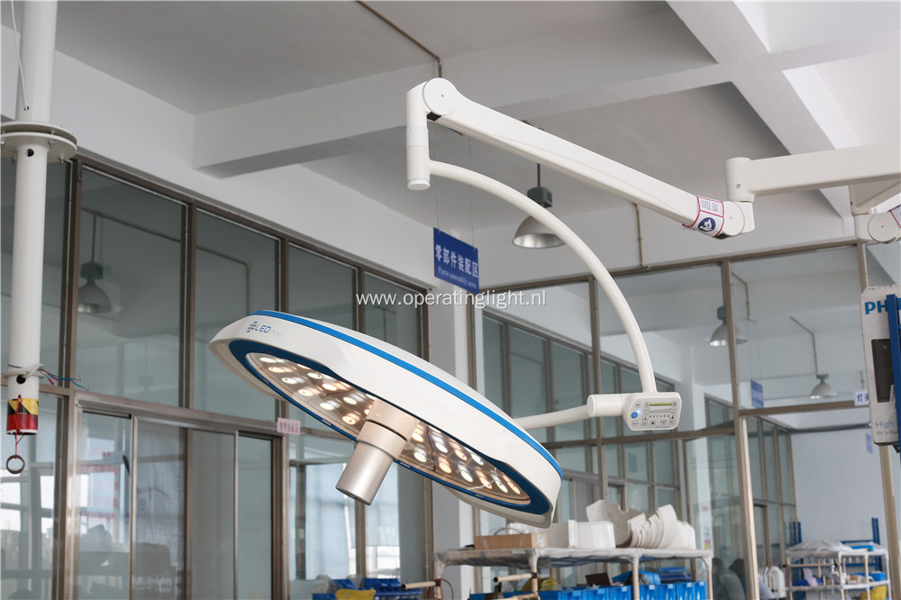 Medical device led operating lamp with camera