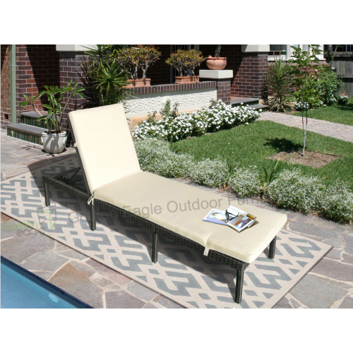 Taman Luar Wicker Daybed