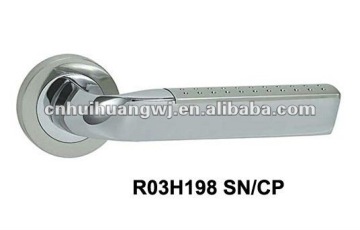 Door handle with rose