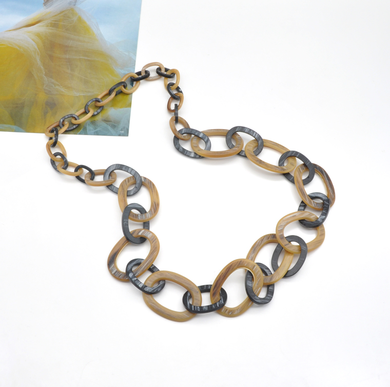 Stylish wooden texture chain neck jewelry for women fashion acrylic resin wood necklace