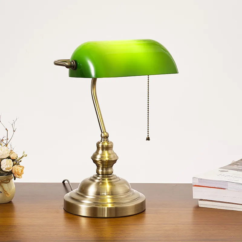 Classic Vintage American Bronze Table Lamp for Elegant Bedrooms