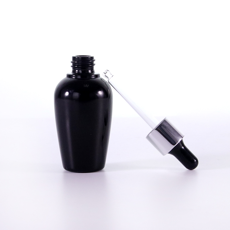 زجاجة زجاجية سوداء مع غطاء قطرة فضية