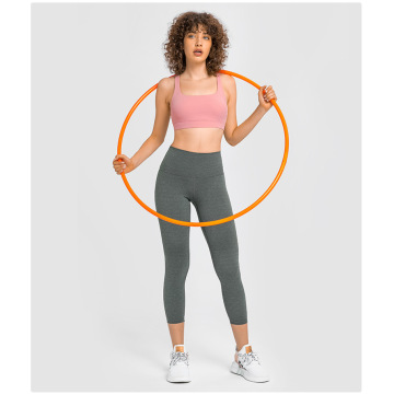 Soutien-gorge de yoga en arrière de la couverture