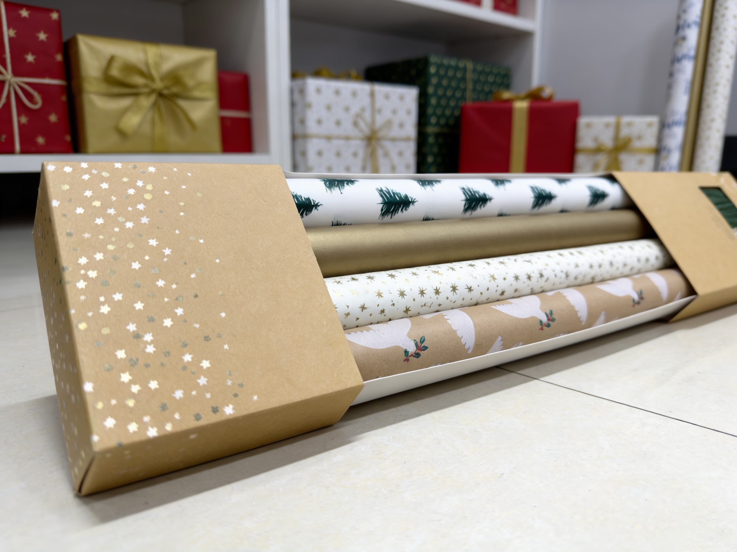 Hârtie de ambalaj minimalistă elegantă pentru cadou