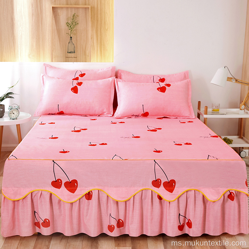 Bedskirts ditetapkan dengan renda yang sepadan dengan katil rok bedspread