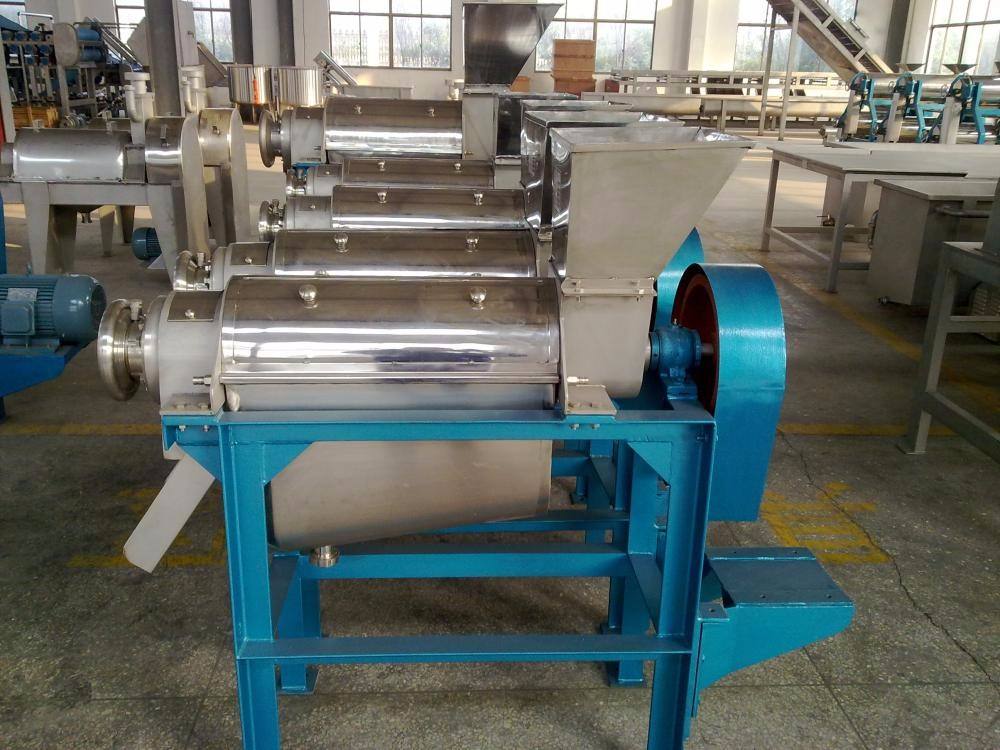 Fruit and vegetable pulping machine