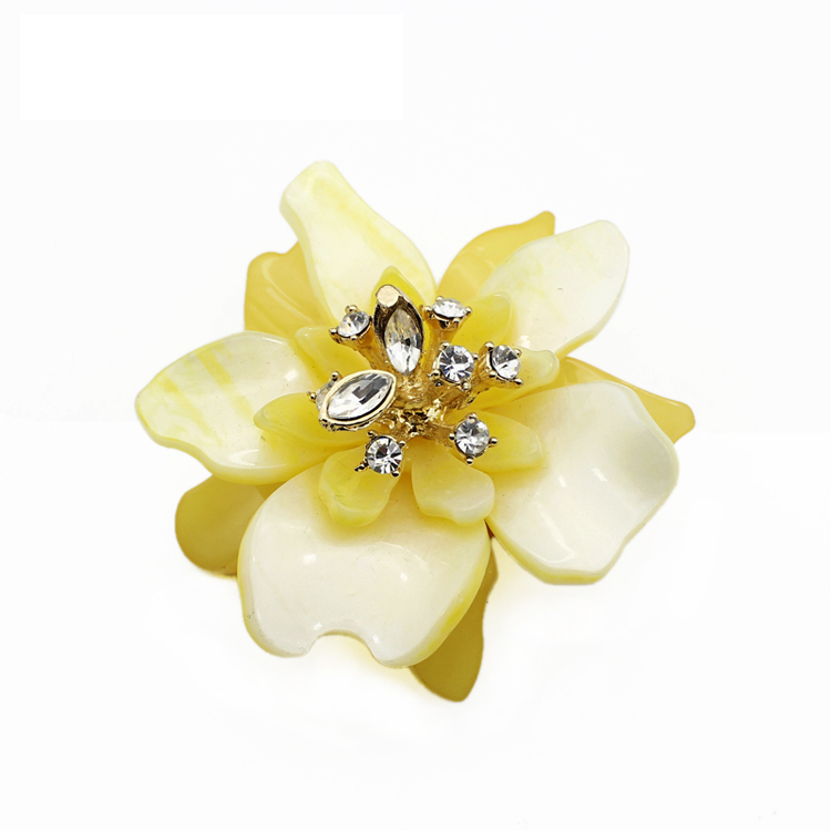 Manufacturers OEM Flower shape Resin Brooch women rhinestone brooches