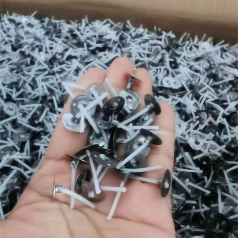 Пустыя кубкі з гарбатай з кнотамі