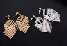 Net-shaped drop earring