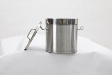 Stainless steel stockpot with handle