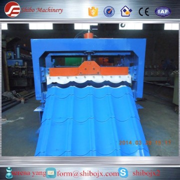 Colour steel tile roll forming machine