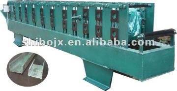 Pinch plate roll forming machine