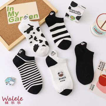 Cow Design Embroidered Boat Socks