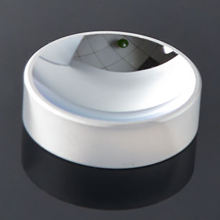 Broadband Dielectric Focusing Mirror