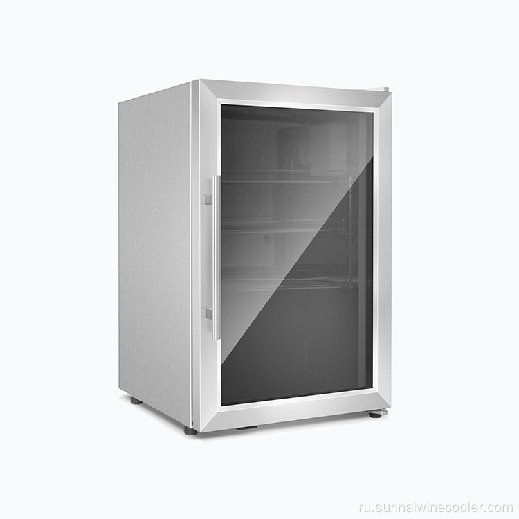Коммерческий и бытовой холодильник на открытом воздухе