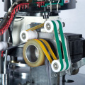 Machine de montage de curseur à fermeture à glissière en plastique automatique