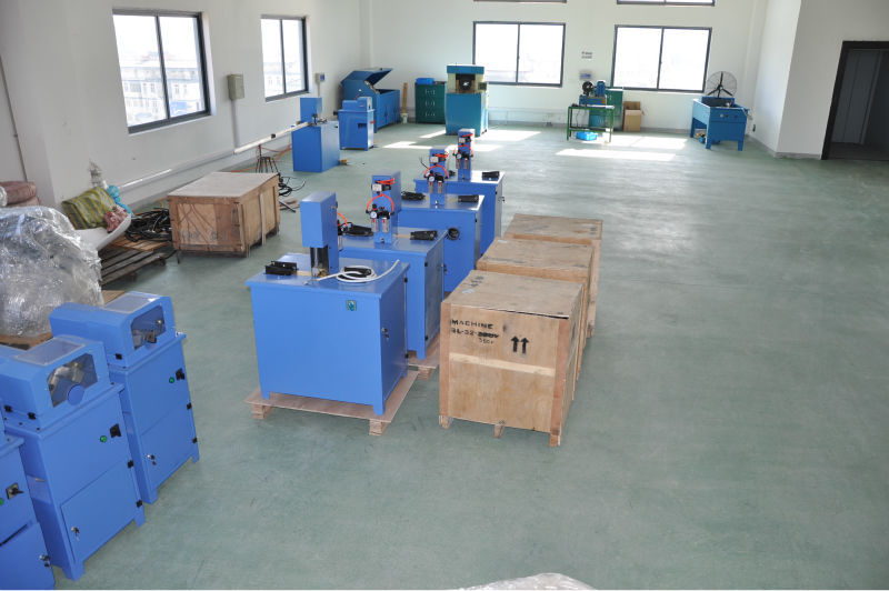 Hydraulic tube crimping machine