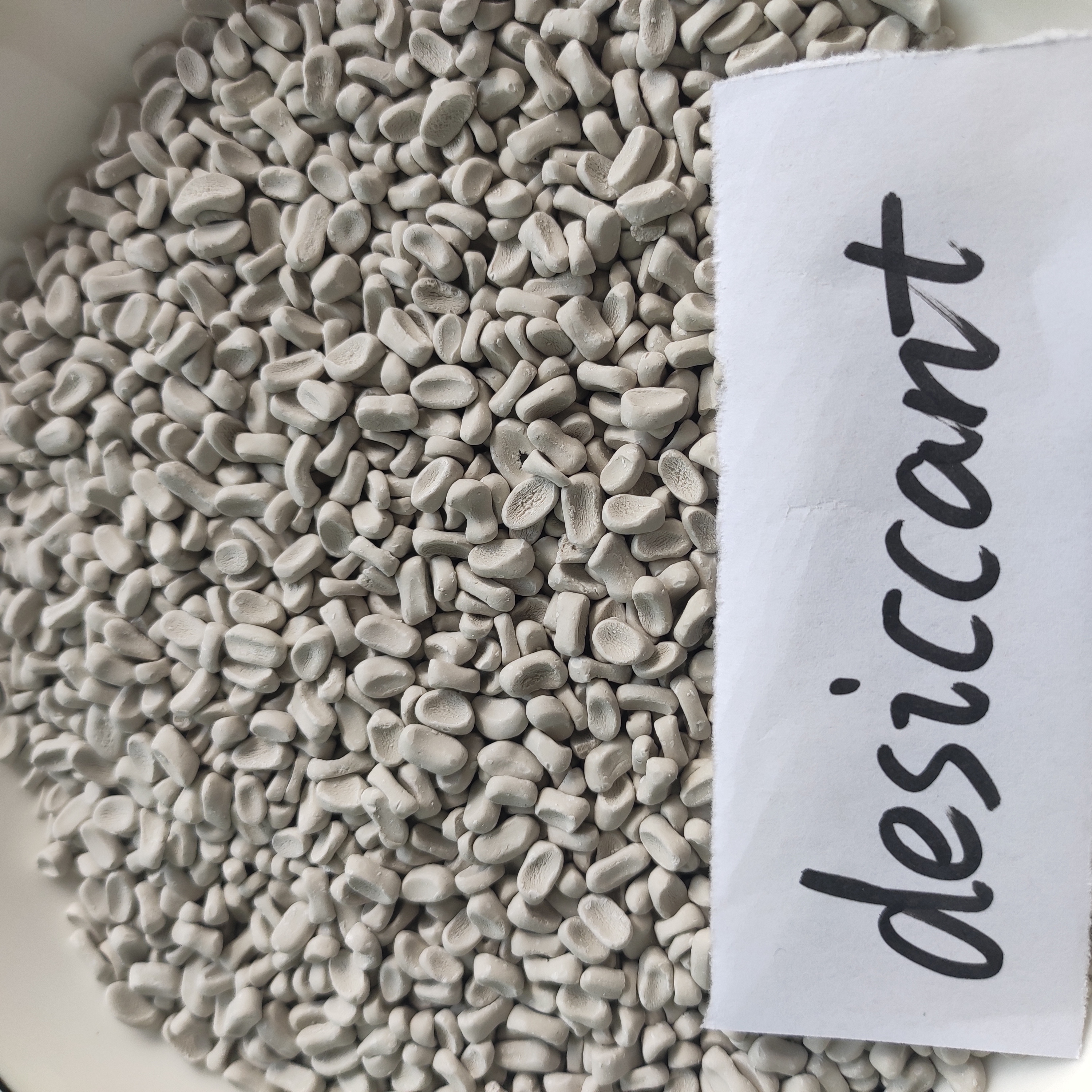 desiccant masterbatch