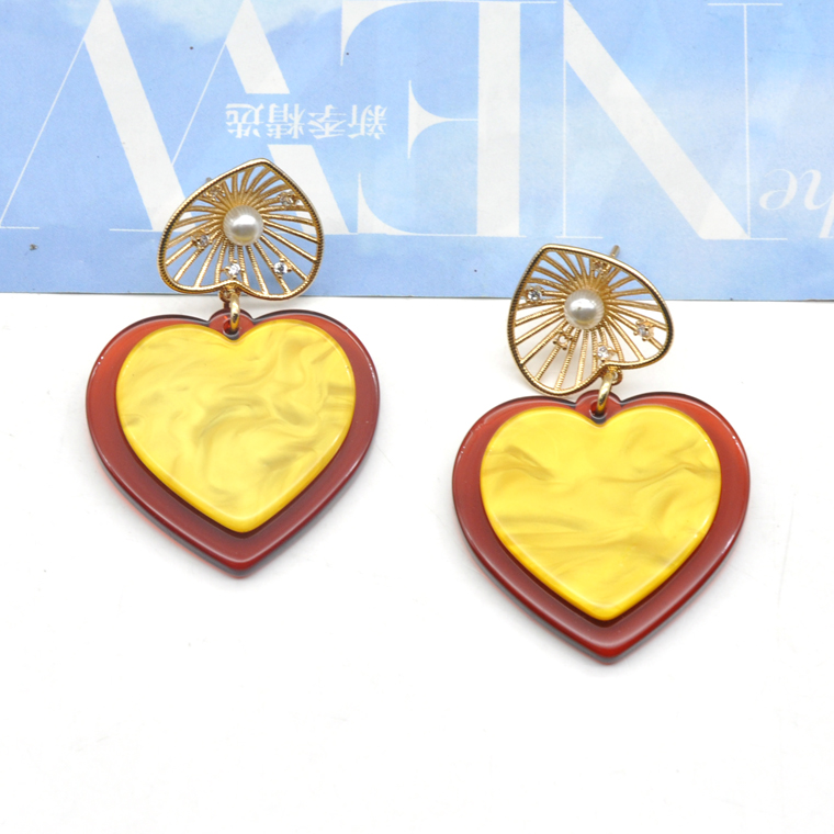 Newest gold plated brass stud jewelry for women bright gorgeous acrylic love heart earrings