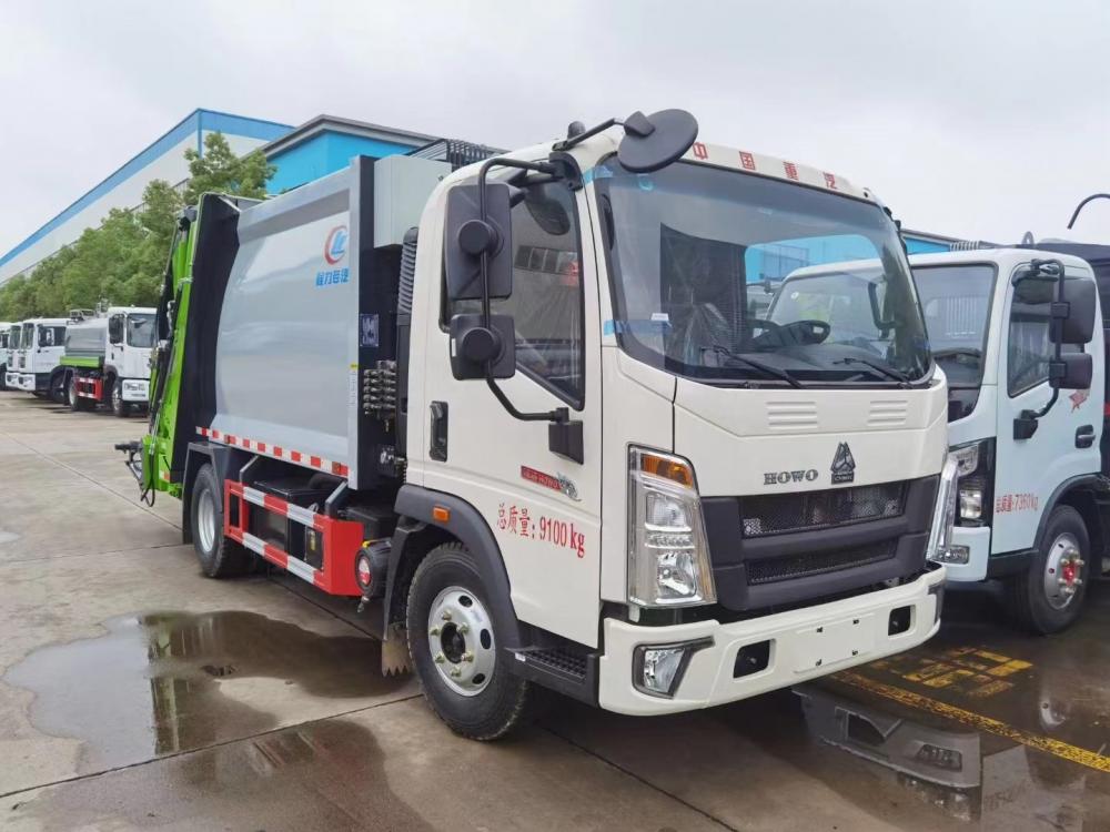 Howo 6cbm Garbage Compactor Truck 1