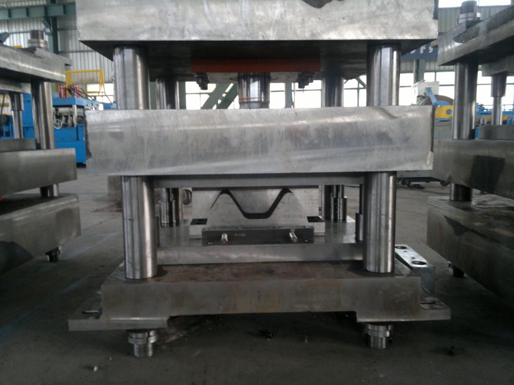 Road Safety Guardrail Roll Forming Machine