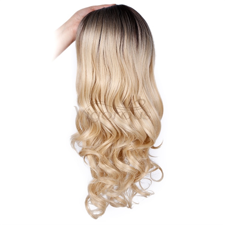 Vigorous Honey Blonde Wig Synthetic Long Wavy Wigs Ombre Middle Part Heat Resistant Fiber Hair Wig for Cosplay Daily Party Women