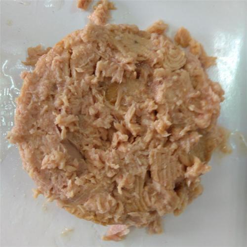 Tuna kalengan dalam minyak sayur