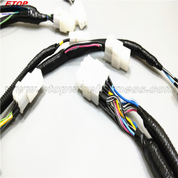 Desain Wiring Harness yang Kompleks dengan TYCO Housing